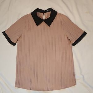 Elegant Pleated Blouse with Black Collar Sz XS
